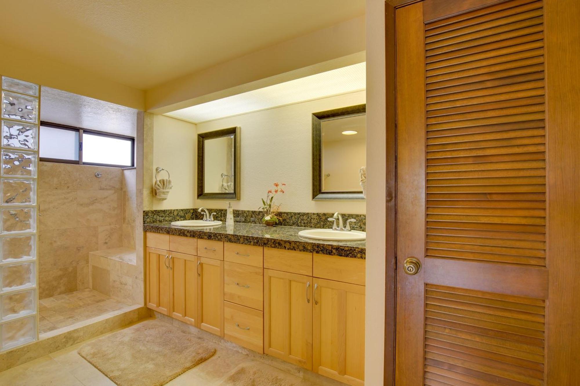 Apartment With Access And Ocean View!